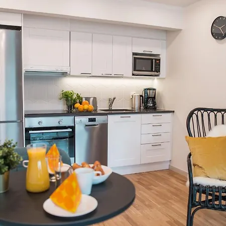 Forenom Serviced Toeoeloe شقة *